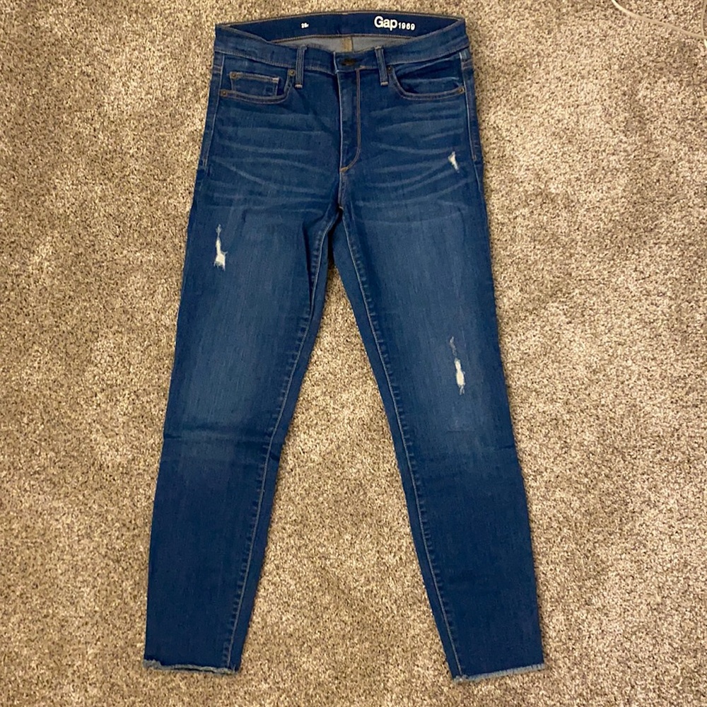 GAP size 28 crop jeans